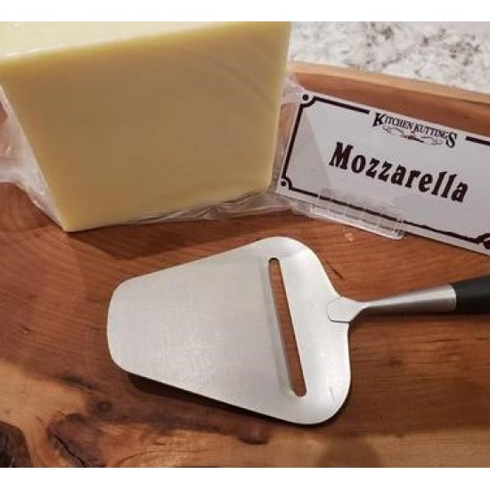 Fresh Cut Mozzarella Cheese (per 1/2 lb.)